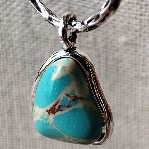 Faux Mottled Cream Brown Veined Turquoise Silver Tone Hammered Pierced Earrings - Picture 6 of 9